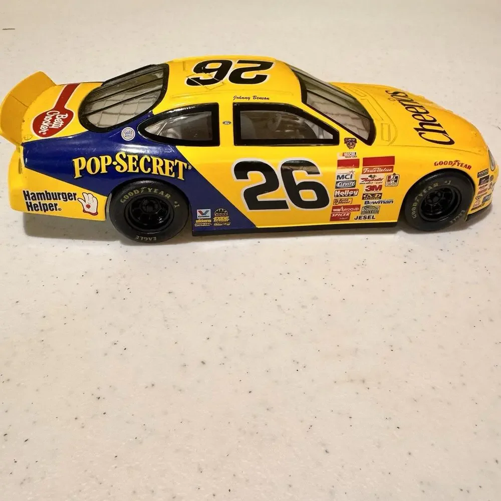 1997 Mattel Hot Wheels 1:24 Scale Nascar Cheerios #26 Johnny Benson Die Cast Car